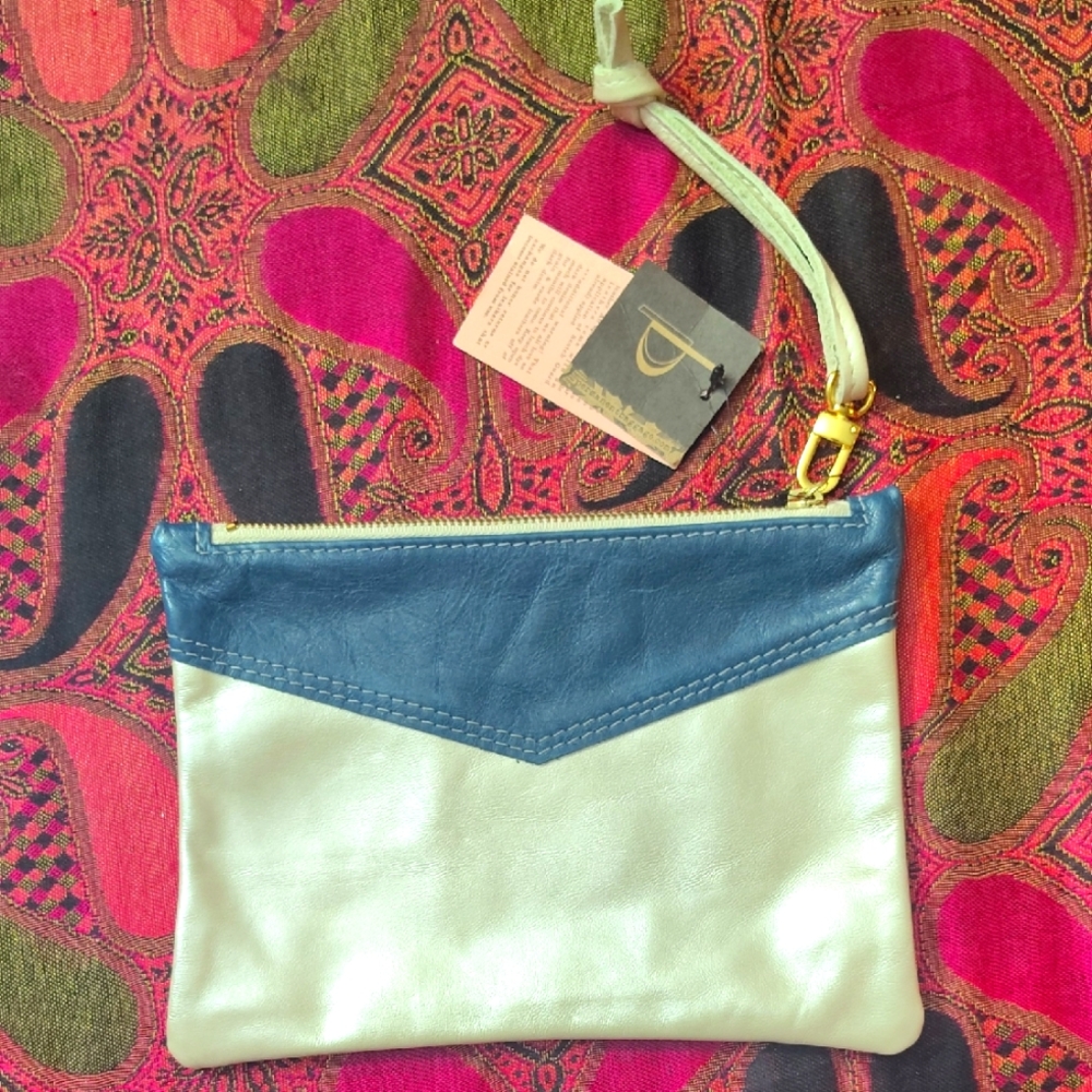 PERMANENT BAGGAGE - WOMENS Two-Tone Leather Wristlet Clutch